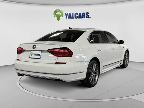 Used 2017 Volkswagen Passat 1.8T R-Line w/ R-Line Lighting Package FWD image 5
