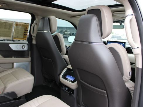 Used 2023 Lincoln Navigator Reserve RWD image 35