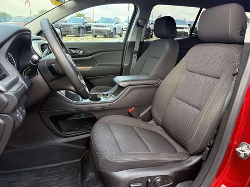 Used 2023 GMC Acadia SLE w/ Driver Convenience Package FWD image 17