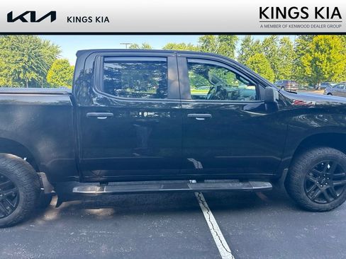Used 2021 Chevrolet Silverado 1500 Custom Trail Boss w/ Midnight Edition AWD/4WD image 4