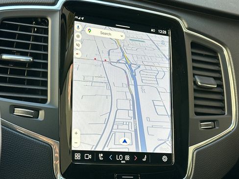 Certified 2025 Volvo XC90 B5 Core w/ Protection Package Premier image 22