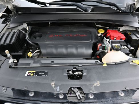 Used 2020 Jeep Compass Latitude w/ Cold Weather Group image 31