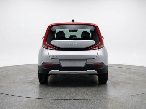 Used 2025 Kia Soul LX w/ LX Technology Package FWD image 7