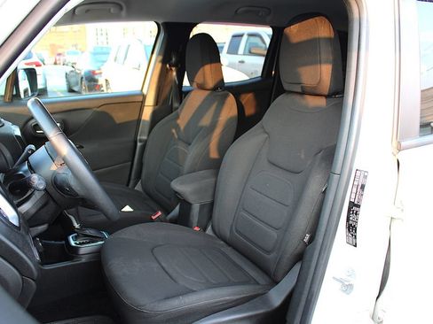 Certified 2018 Jeep Renegade Latitude w/ Popular Equipment Group AWD/4WD image 6