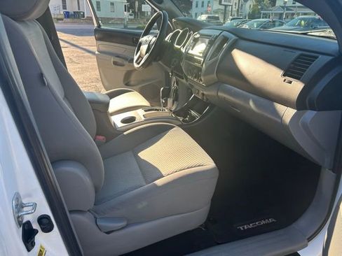 Used 2013 Toyota Tacoma Base image 15