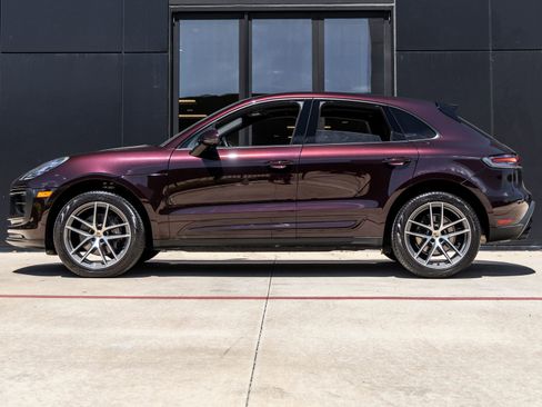 Certified 2023 Porsche Macan AWD/4WD image 2