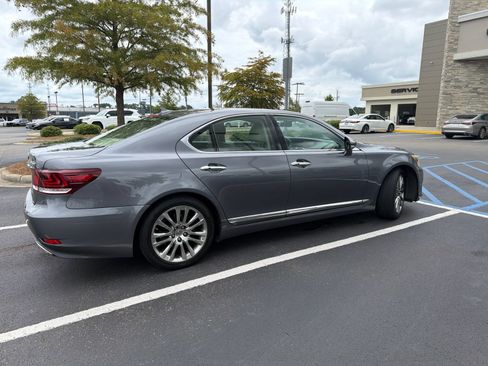 Used 2013 Lexus LS 460 w/ Comfort Pkg RWD image 10