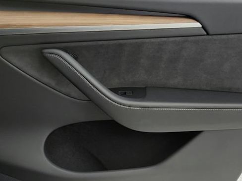 Used 2025 Tesla Model Y Long Range RWD image 52