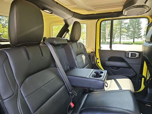 Used 2023 Jeep Wrangler Unlimited Sahara w/ Cold Weather Group AWD/4WD image 15