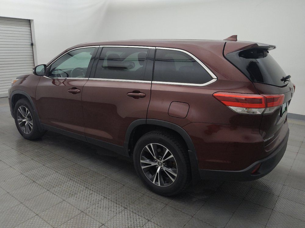 Used 2019 Toyota Highlander Plus AWD/4WD image 3
