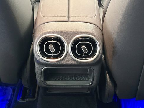Used 2025 Mercedes-Benz GLC 300 image 31