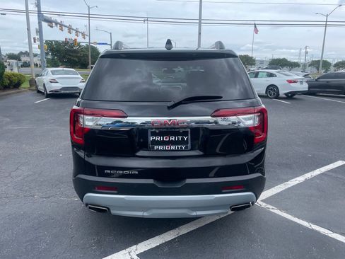 Used 2023 GMC Acadia SLT FWD image 4