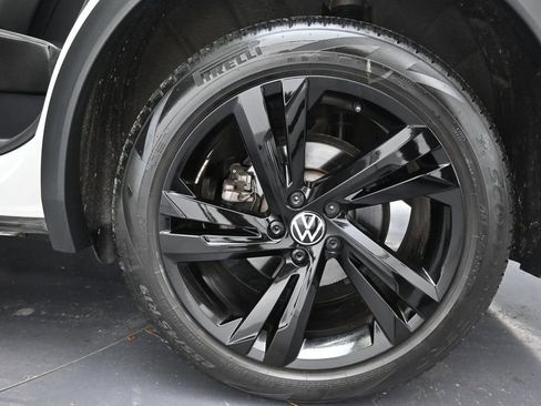 Used 2023 Volkswagen Tiguan SE R-Line FWD image 28