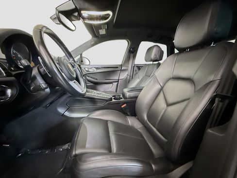 Used 2017 Porsche Macan Turbo w/ Premium Package Plus AWD/4WD image 22