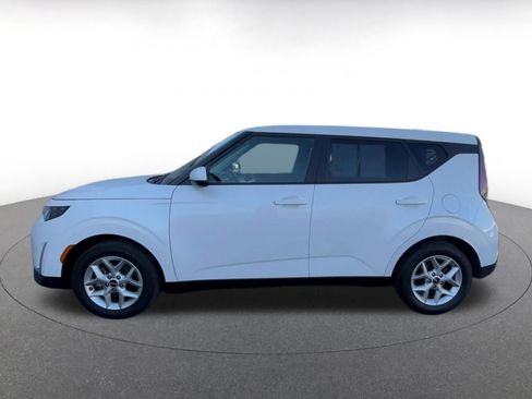 Used 2025 Kia Soul LX w/ LX Technology Package FWD image 9