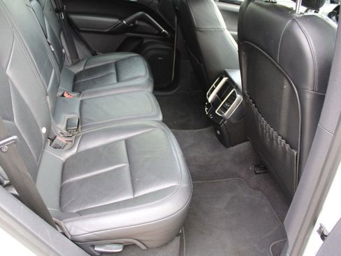 Used 2014 Porsche Cayenne Platinum Edition AWD/4WD image 25