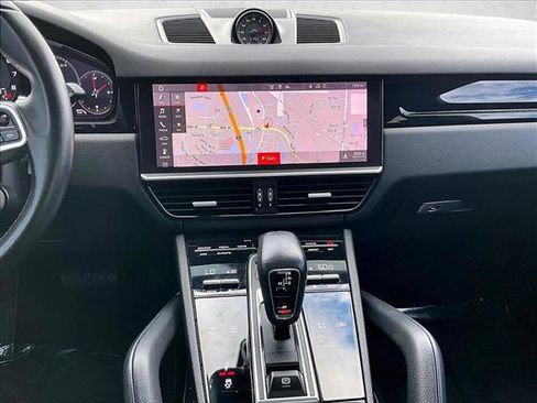 Used 2021 Porsche Cayenne Coupe image 8