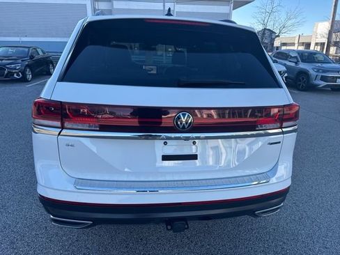 Certified 2024 Volkswagen Atlas SE image 8