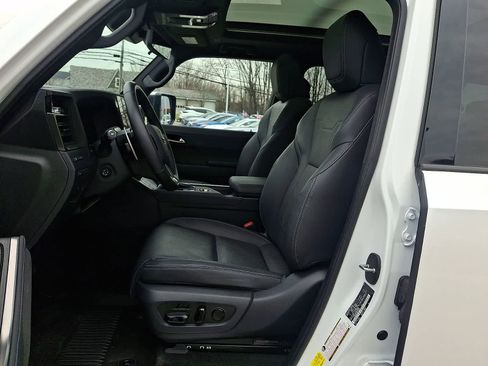 Used 2024 Lexus GX 550 w/ Accessory Package (2T) AWD/4WD image 13