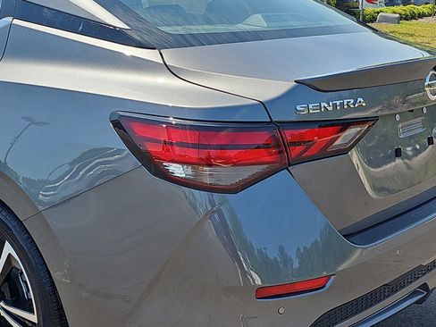 Used 2022 Nissan Sentra SR w/ SR Premium Package FWD image 34