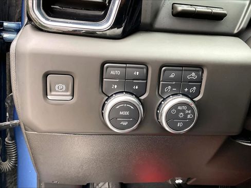 Used 2024 GMC Sierra 1500 Denali w/ Technology Package AWD/4WD image 15