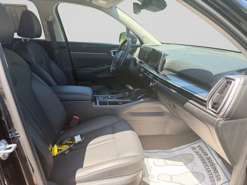 Certified 2025 Kia Sorento S AWD/4WD image 17