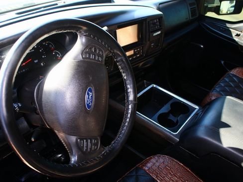 Used 2005 Ford Excursion Eddie Bauer image 4