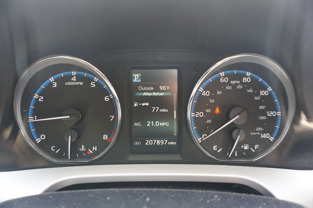 Used 2016 Toyota RAV4 XLE FWD image 6