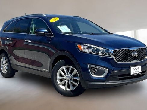Used 2017 Kia Sorento AWD image 3