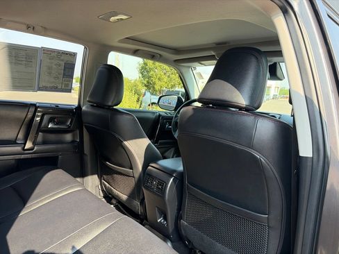 Used 2020 Toyota 4Runner TRD Off-Road Premium w/ Moonroof Package AWD/4WD image 17