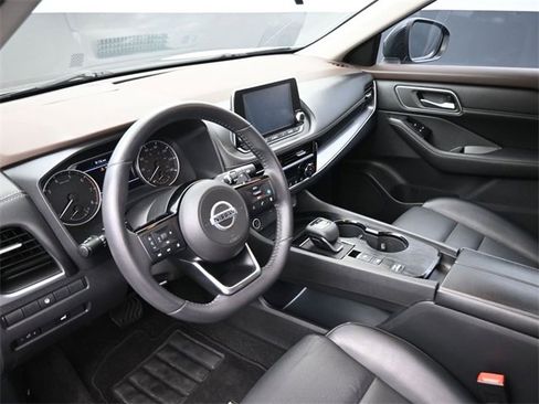 Certified 2021 Nissan Rogue SV w/ Premium Package image 18