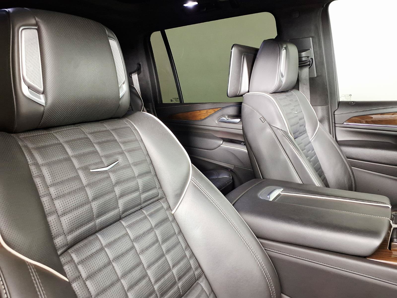 Certified 2023 Cadillac Escalade ESV Sport Platinum w/ LPO, ONYX Package AWD/4WD image 11