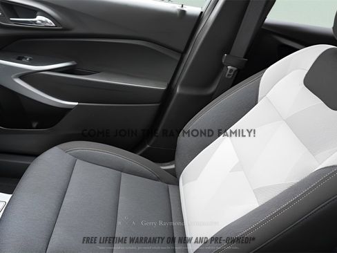 Used 2025 Chevrolet Trax LS w/ LS Convenience Package image 29