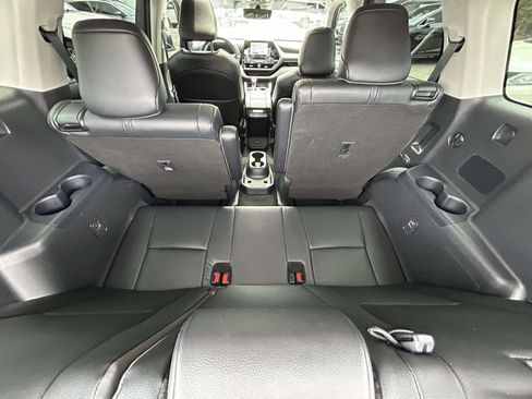 Used 2024 Toyota Highlander XLE AWD/4WD image 17