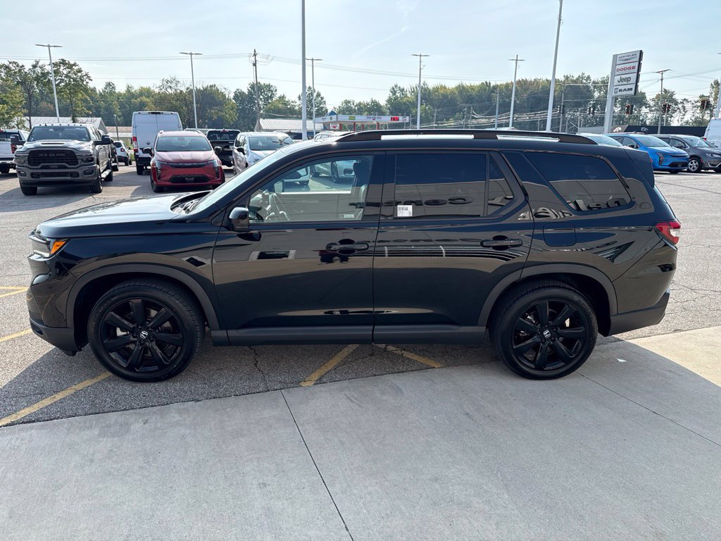 Used 2025 Honda Pilot Black Edition image 8