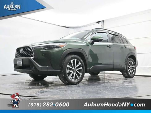 Used 2023 Toyota Corolla Cross XLE image 17