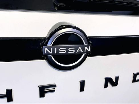 Used 2022 Nissan Pathfinder SL w/ SL Black Package image 63