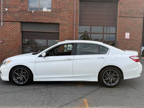 Used 2017 Honda Accord Sport image 10