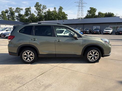 Used 2019 Subaru Forester Premium w/ Popular Package #1 AWD/4WD image 4