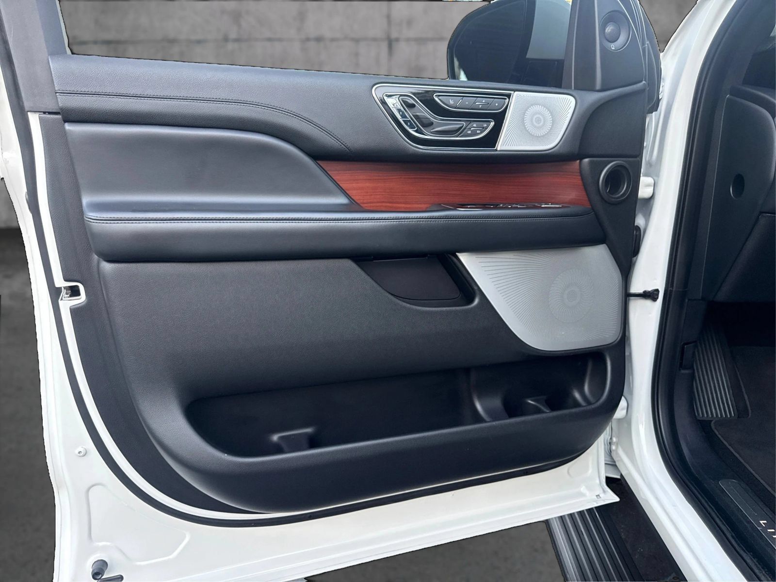Used 2021 Lincoln Navigator Reserve AWD/4WD image 20