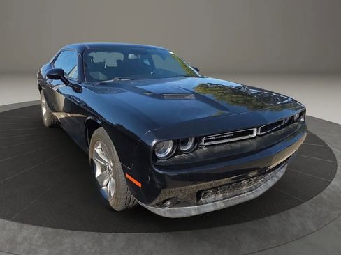 Used 2019 Dodge Challenger SXT image 1