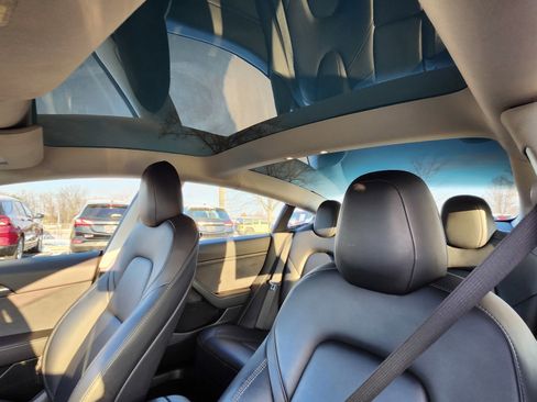 Used 2022 Tesla Model 3 image 2