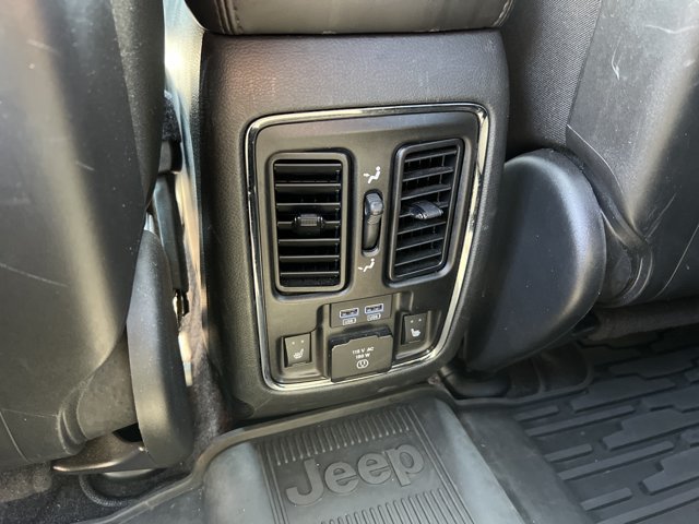 Used 2018 Jeep Grand Cherokee Limited AWD/4WD image 24