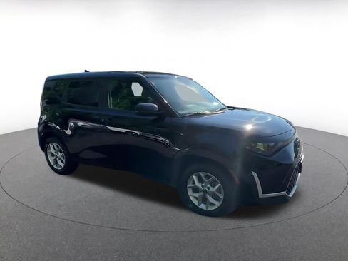 Used 2025 Kia Soul LX w/ LX Technology Package FWD image 2