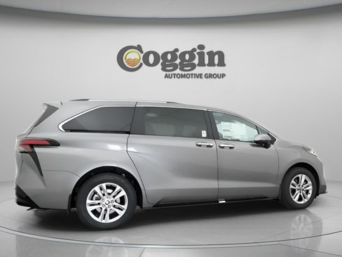 New 2026 Toyota Sienna Limited FWD image 20