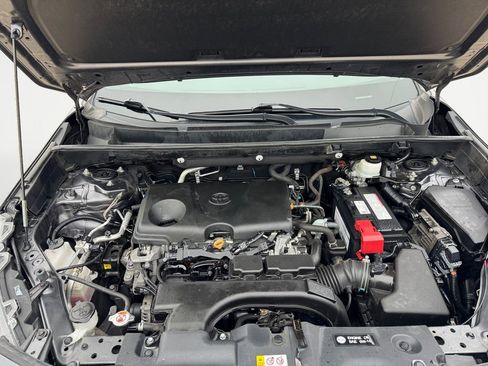 Used 2021 Toyota RAV4 LE image 17