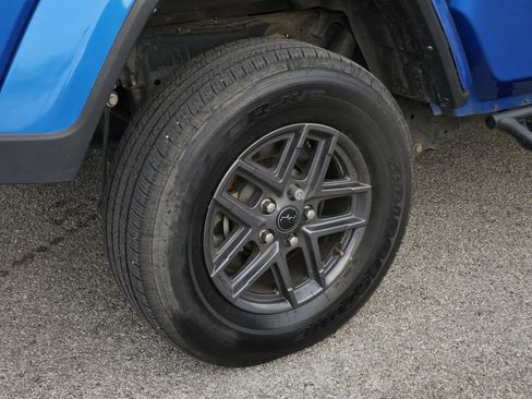 Used 2024 Jeep Gladiator Sport image 9