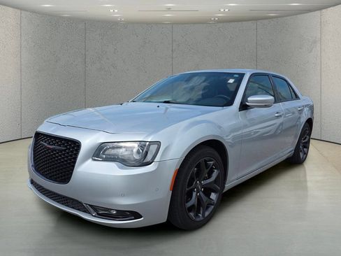 Used 2023 Chrysler 300 S RWD image 11