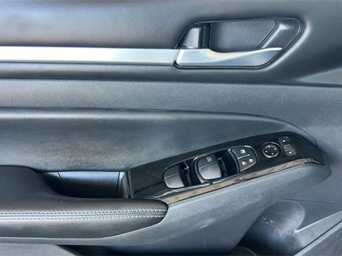 Used 2023 Nissan Altima 2.5 SV image 11