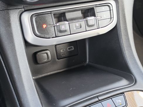Used 2023 GMC Acadia SLE w/ Driver Convenience Package FWD image 23